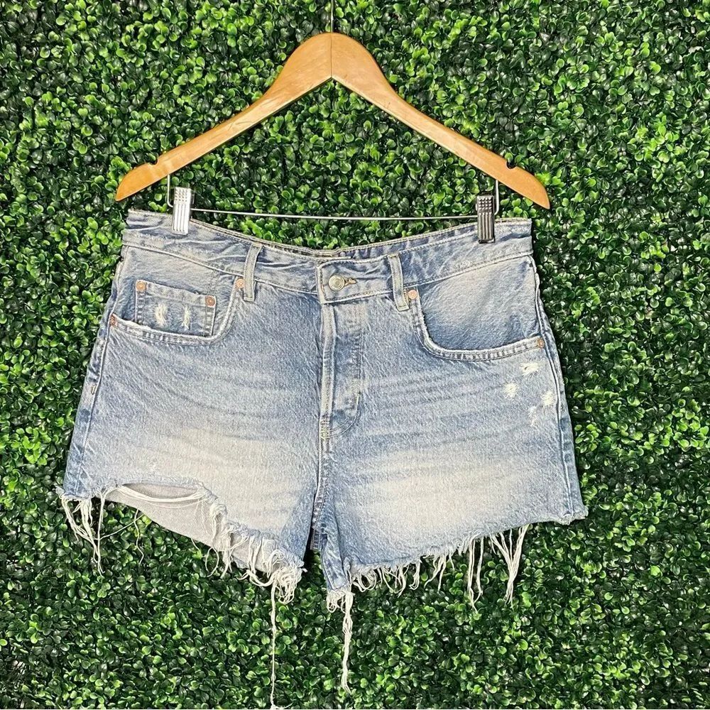 We The Free Distressed Blue Denim Cut Off Shorts Sz 31